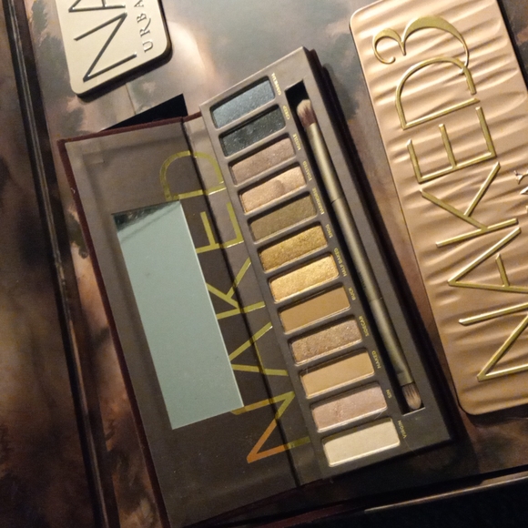 URBAN DECAY NAKED NUMBER ONE EYESHADOW VAULT - Picture 2 of 13